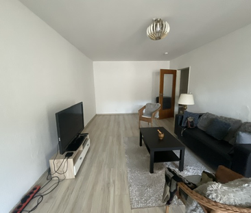 Moderne und voll renovierte 2-Zimmer-Wohnung mit Balkon in zentrale... - Foto 1