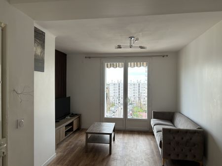 F4 avec cave et parking libre - Photo 3