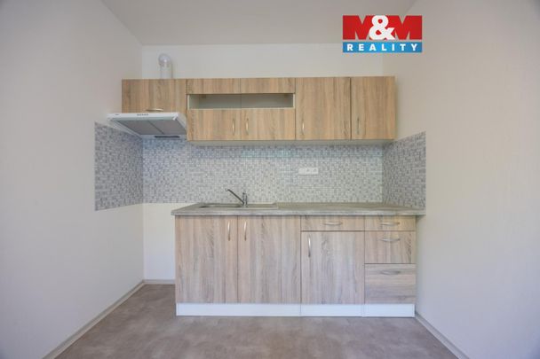 Pronájem bytu 3+1 55 m², Českolipská 383, Praha - Photo 1