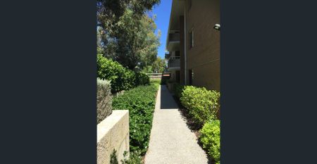 2 x 1, fully furnished, in quiet Complex, close to transport, shops and the beach - Photo 5