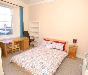 3 bedroom flat to rent - Photo 4