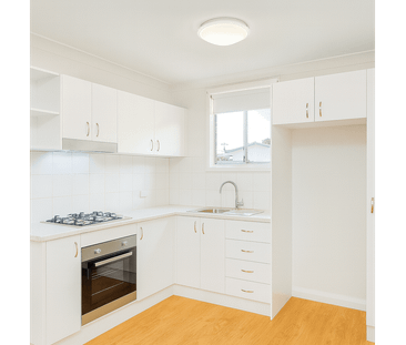 Spacious & Stylish 3-Bedroom Granny Flat in Prime Fairfield Location! - Photo 4