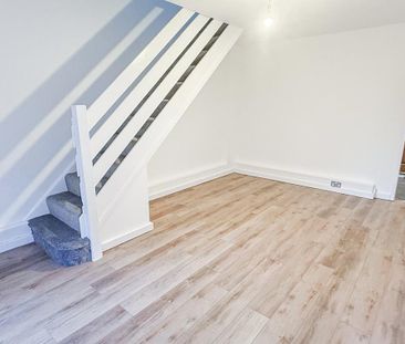 2 bedroom end of terrace house to rent - Photo 3