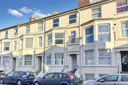 2 bedroom flat to rent - Photo 3