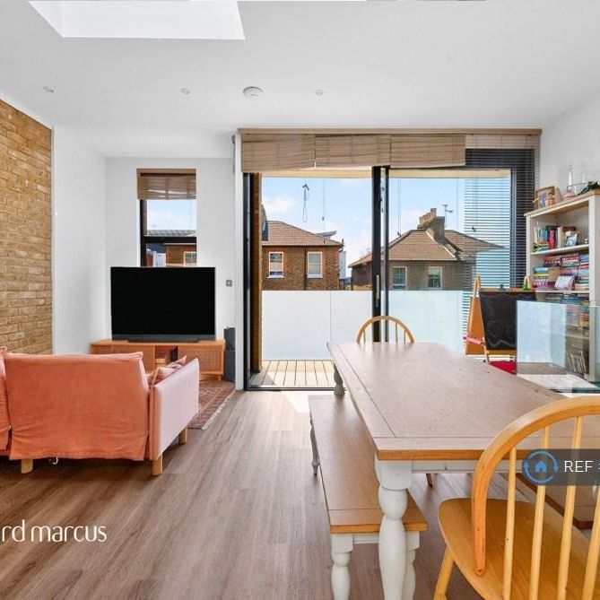 3 bedroom semi-detached house to rent - Photo 1