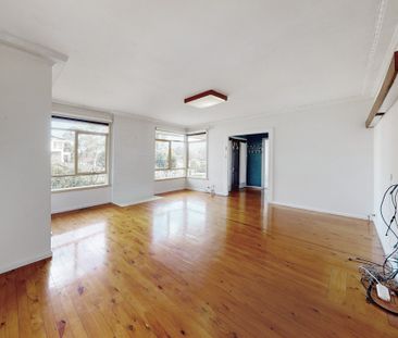 Family Home-Private Court Location - Photo 1