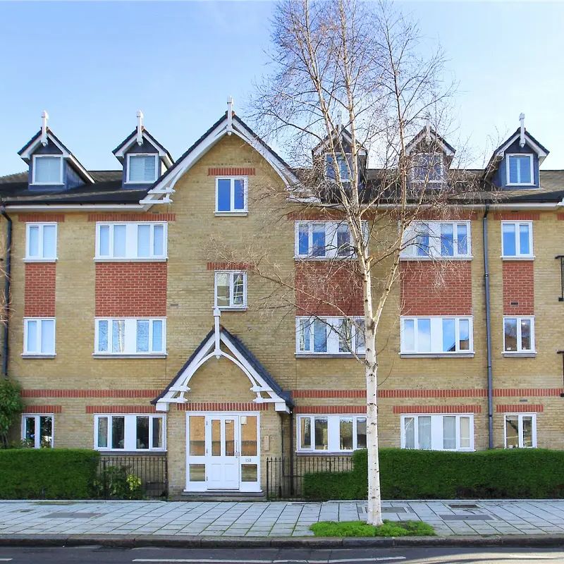 2 bedroom flat in Clapham - Photo 1