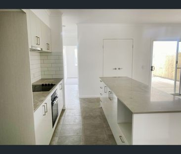18 Rottnest Crescent, Banya, Qld 4551 - Photo 3