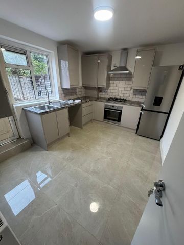 3 bedroom terraced house to rent - Photo 4