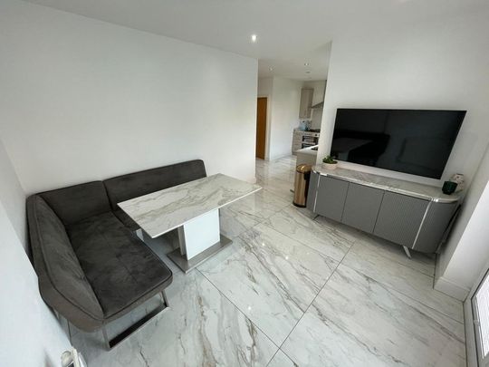 5 bedroom detached house to rent - Photo 1