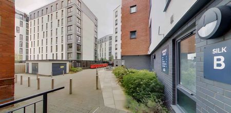 Five Bed Apartment (Shared) - Photo 5