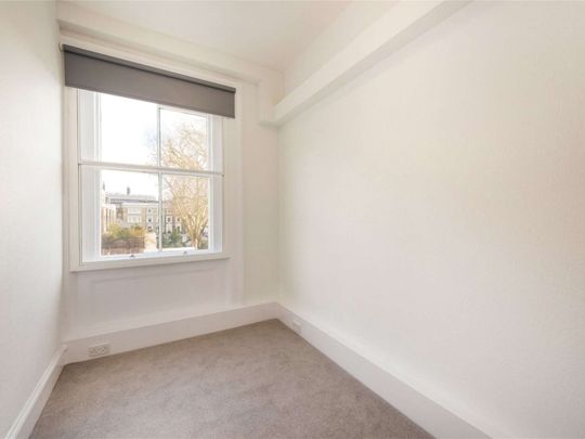 A spacious, furnished one bedroom apartment on one of South Kensington's most desirable addresses. - Photo 1