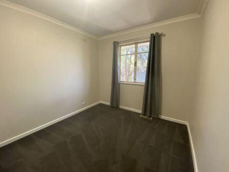 20 Clarence Avenue, Kennington - Photo 2