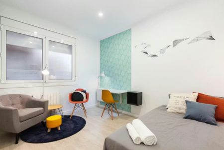 Avinguda de la Riera de Cassoles, Barcelona, Catalonia 08012 - Photo 5