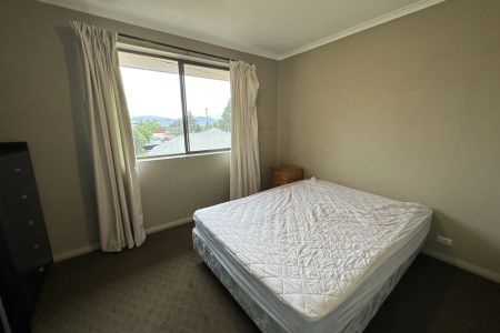 Gippsland Street 3 bedroom unit on 12 month lease. - Photo 5