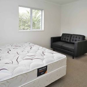 Love the Location - One-week free rent - Photo 2