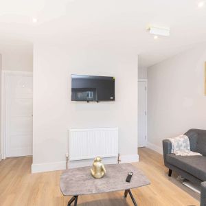 Stylish Living in a Luxury All En-Suite House Share Room 4 - Photo 2