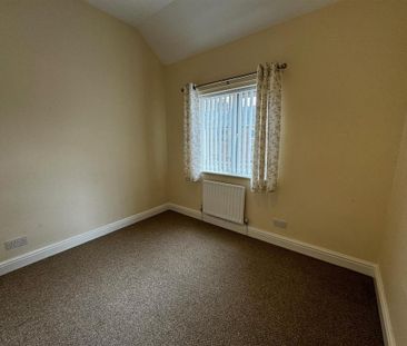 2 bedroom end of terrace house to rent - Photo 4