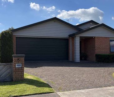 The Ultimate Family Living - 4 Bedrooms, 2 Bathrooms - Photo 4
