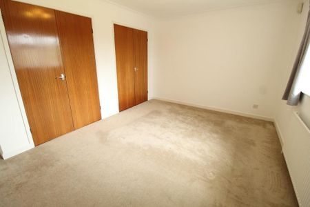 4 bedroom detached house to rent - Photo 3