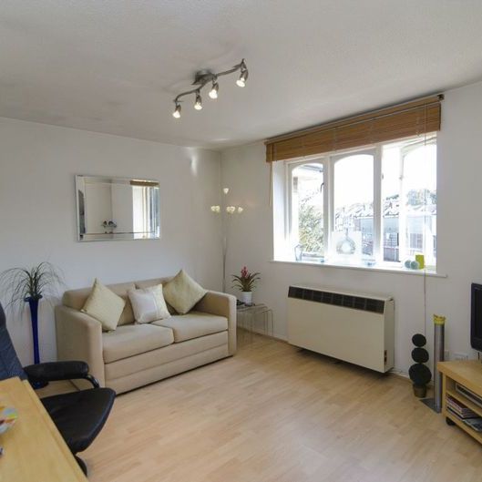 1 Bed Flat, Lewisham, SE8 - Photo 1