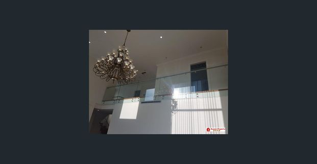 Luxurious home in quiet street - Photo 1