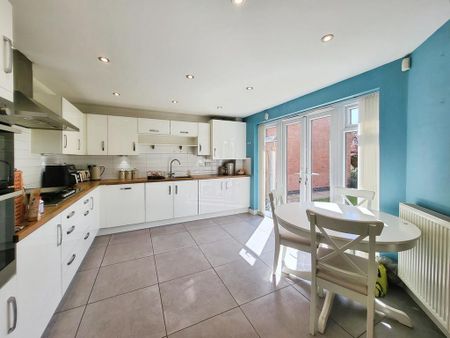 4 bedroom detached house to rent - Photo 4