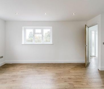 3 bedroom end of terrace house to rent - Photo 2