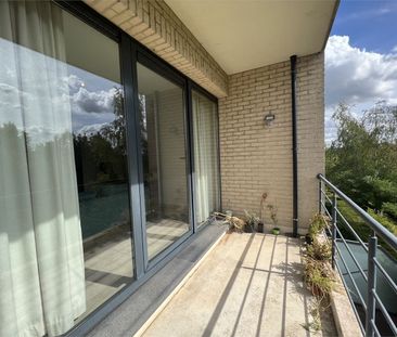 Ruim 2 slaapkamer appartement met terras en garageplaats. - Photo 6