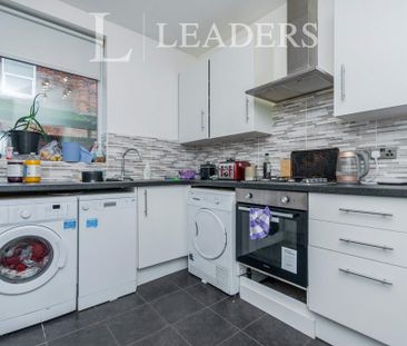 4 bedroom terraced house to rent - Photo 6