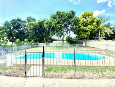 Renovated Family Home With Pool - Photo 3