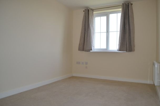 2 Bed Flat, Waggon Road, LS10 - Photo 1
