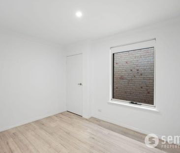 Street Front Villa - Photo 6