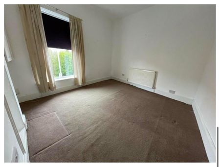 2 bedroom end of terrace house to rent - Photo 2