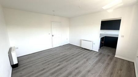 2 bedroom flat to rent - Photo 2