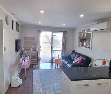 Cozy 2-Bedroom Home for Rent in Mount Roskill – Prime Location! - Photo 1