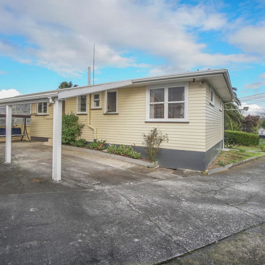 3 bedroom family home for rent in Papakura - Photo 1