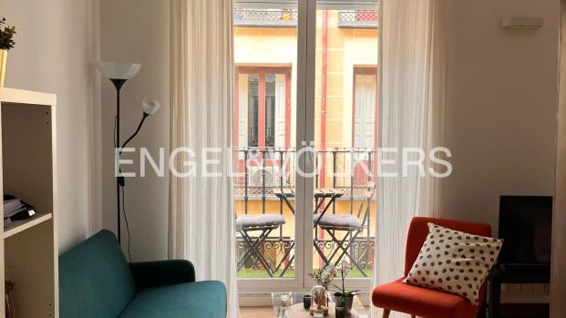 Piso de alquiler en Calle de Jesús del Valle, Universidad - Malasaña - Photo 1