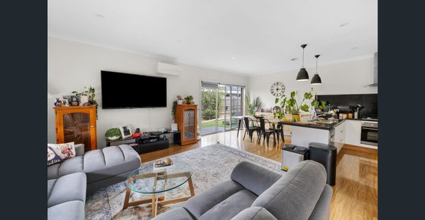 Modern 3 bedroom home - Photo 1