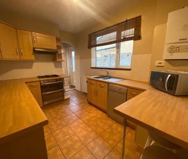 3 bedroom terraced house to rent - Photo 2