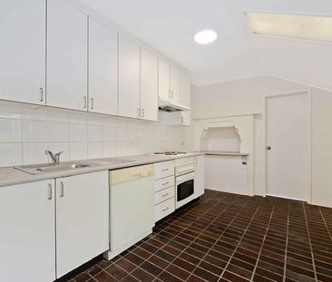 Charming Surry Hills Terrace in Prime Location - Photo 2