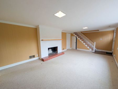 For Lease - 262 Alscot Crescent, Oakville, Ontario - Photo 2