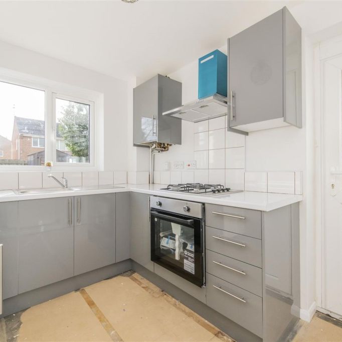3 bed House - Semi-Detached To Let - Photo 1
