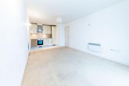 1 bedroom property located within a portered building with a balcony - Photo 2