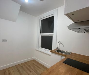 Studio Flat, Napier Road, E11 - Photo 6