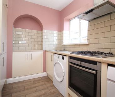 3 bedroom flat to rent - Photo 3