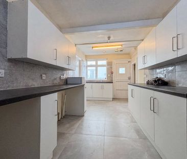 4 Bedroom House To Let - HP13 - Photo 6