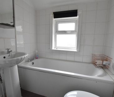 3 bedroom House To Let Total Size: 1034 SQ FT - Photo 6