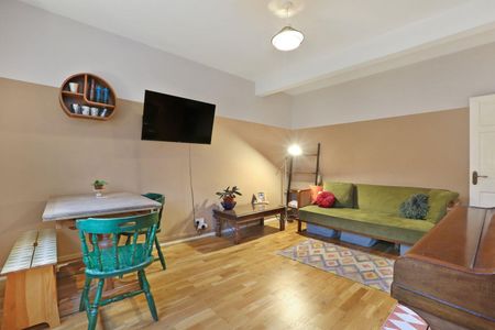 2 bedroom Flat To Let - Photo 2