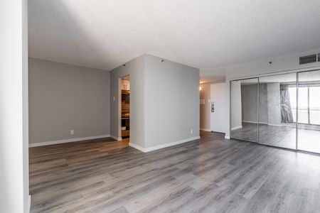 1951 Maisonneuve Boulevard East, Montréal, QC - Photo 3